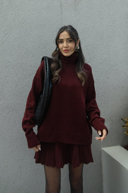 Women's burgundy turtleneck two piece set, detail of the high neckline